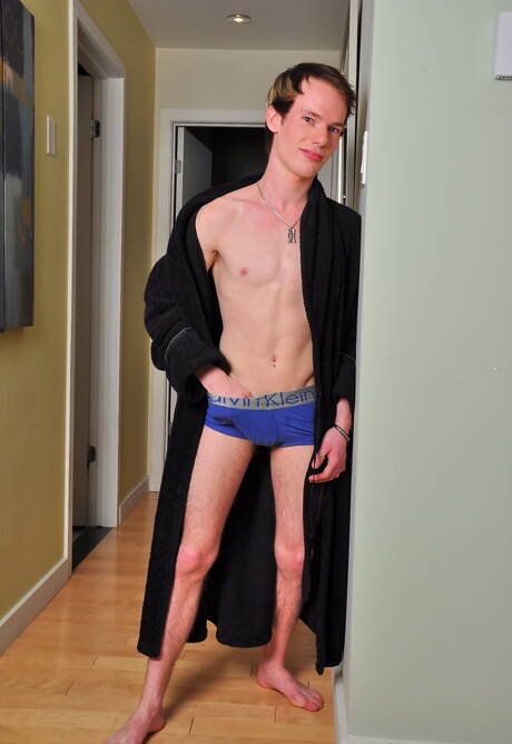 Twink Posing Pictures