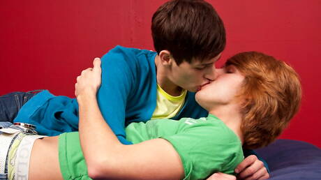 Twink Kissing Pictures